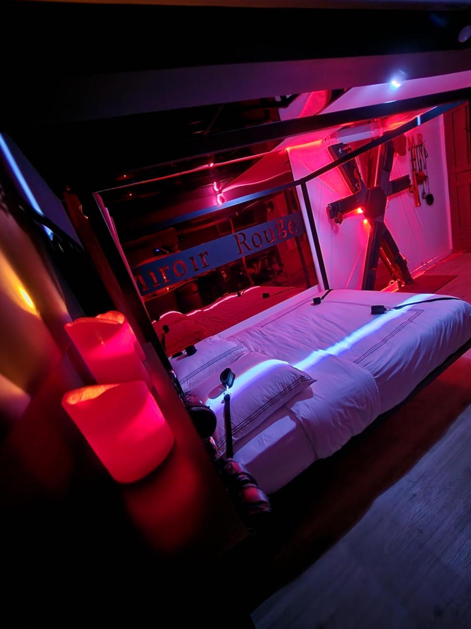 Le Miroir Rouge Apartment